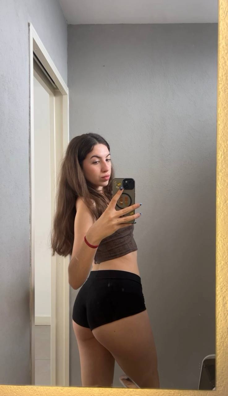 Amber in her underwear in Cheongju