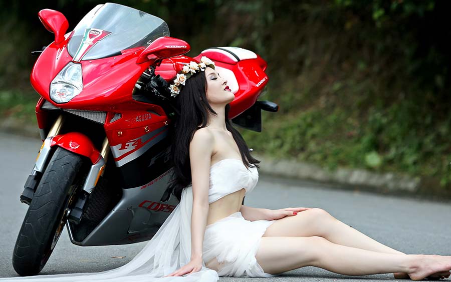 Beautiful girls and motorcycles in Cheongju
