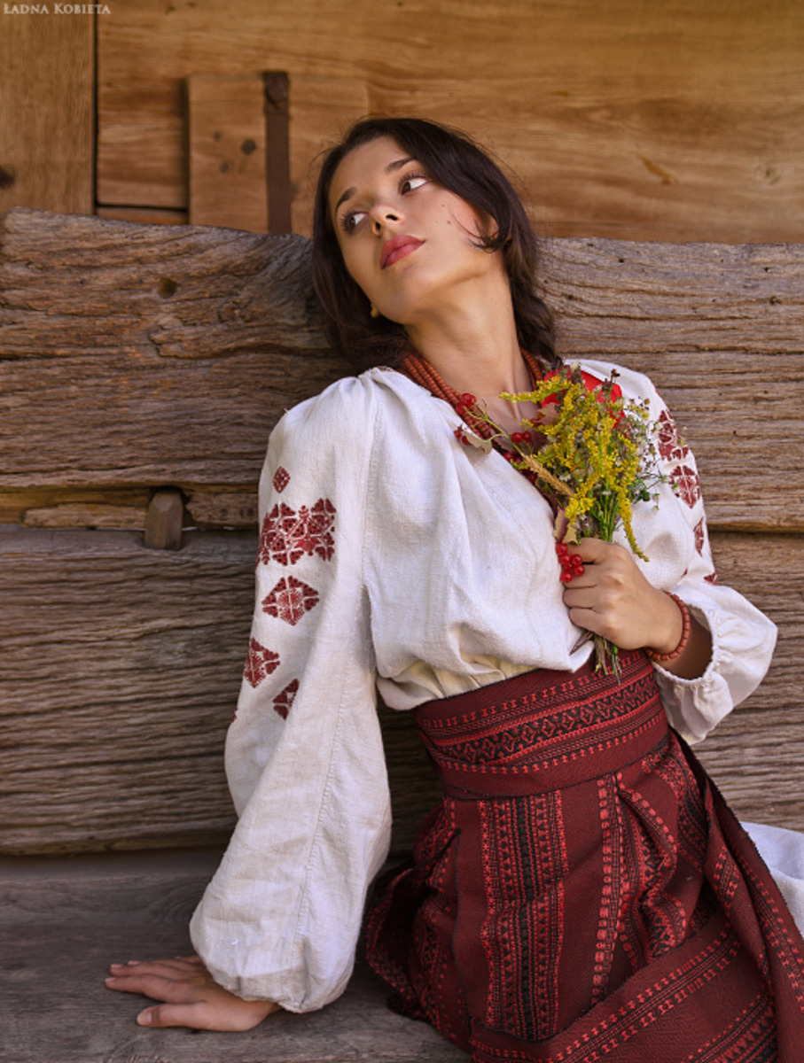 Girls in Slavic costumes in Cheongju