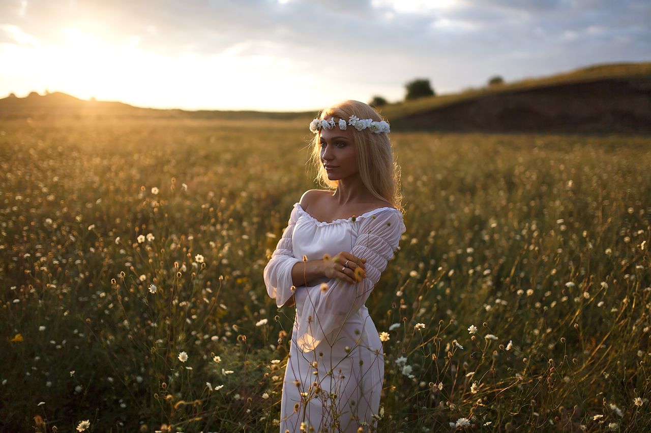 Girls in Slavic costumes in Cheongju