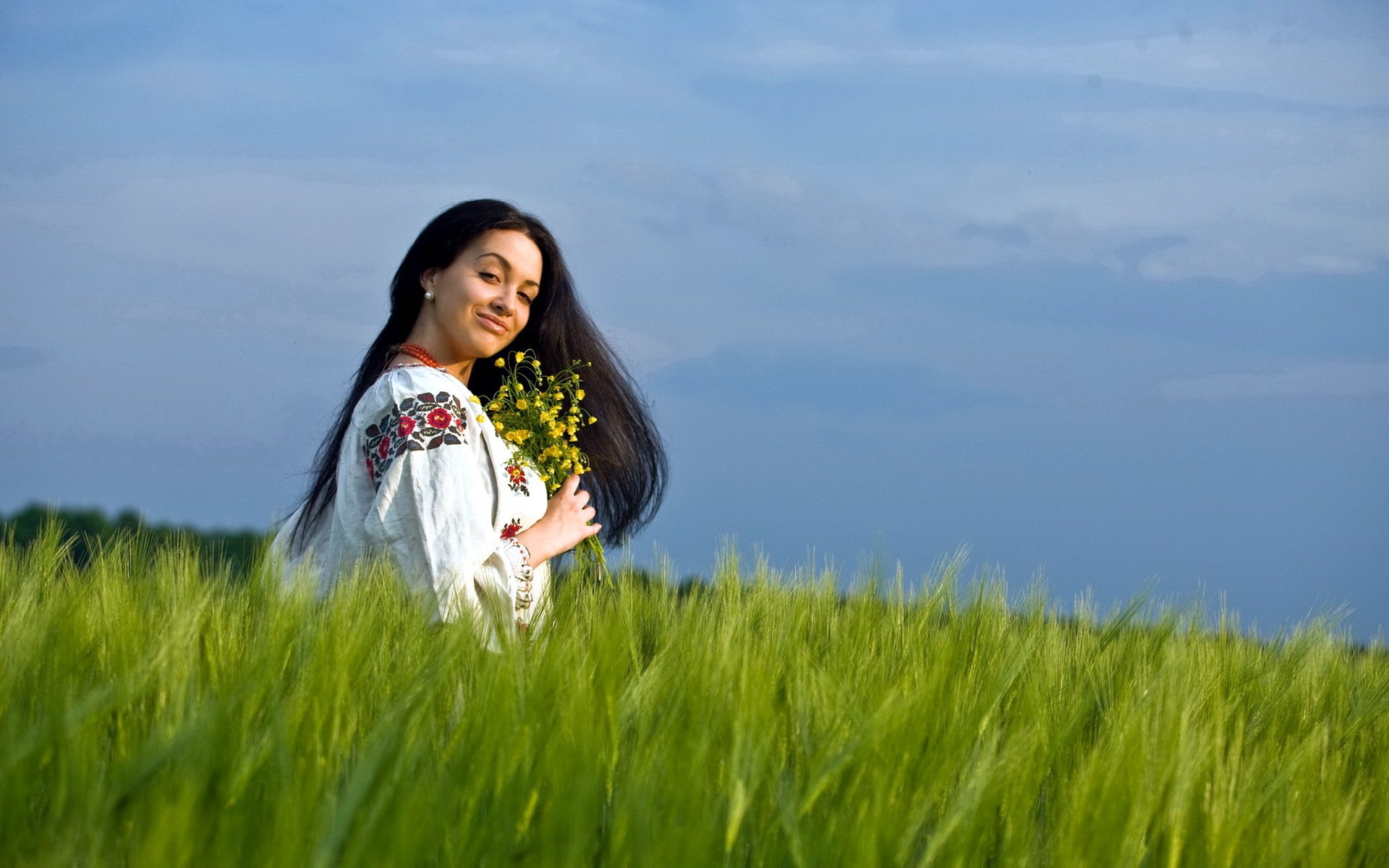 Girls in Slavic costumes in Cheongju