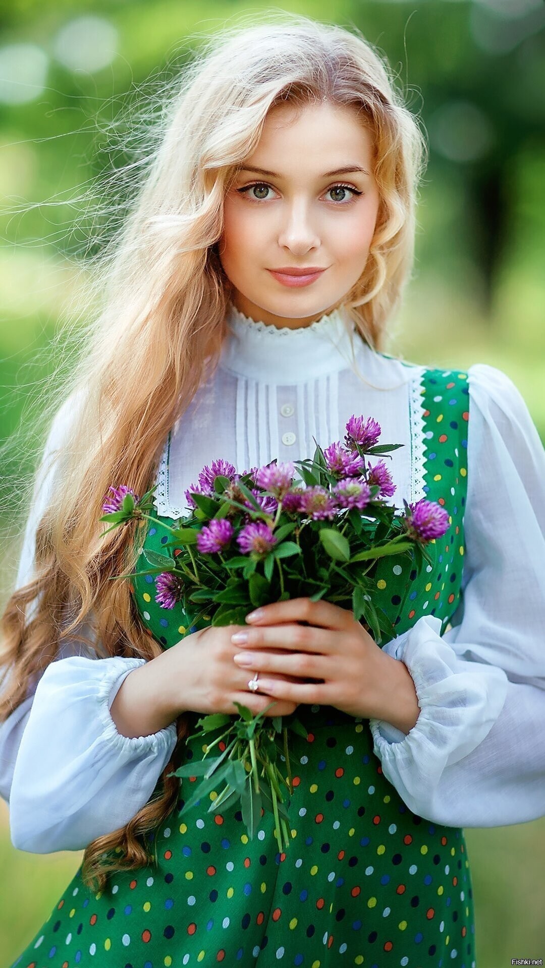 Girls in Slavic costumes in Cheongju
